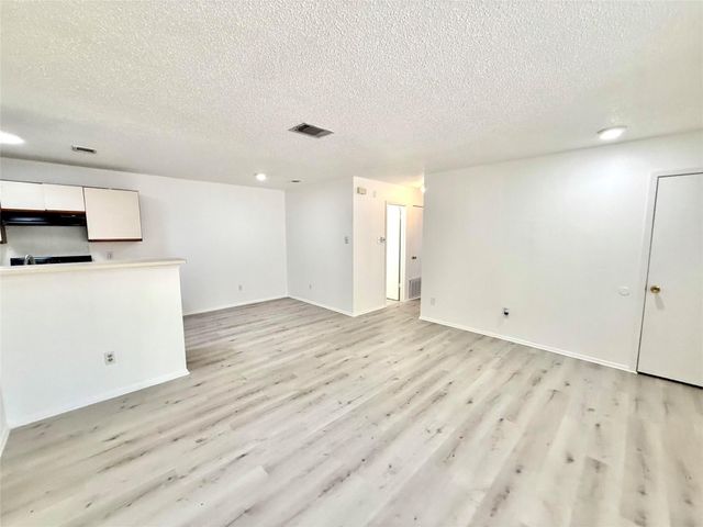 403 Country Aire DR, Round Rock, TX 78664