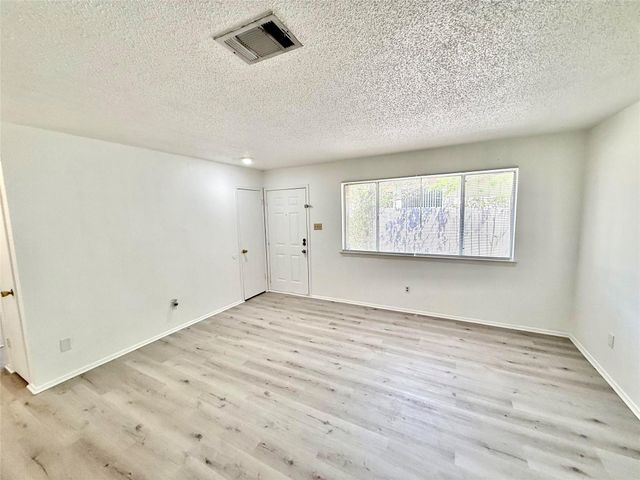 403 Country Aire DR, Round Rock, TX 78664