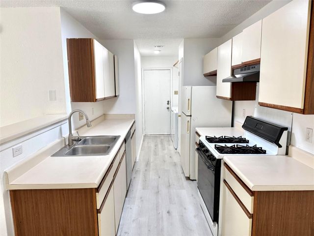 403 Country Aire DR, Round Rock, TX 78664