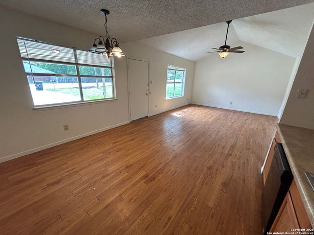 1324 S Mesquite, New Braunfels, TX 78130