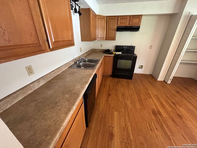 1324 S Mesquite, New Braunfels, TX 78130