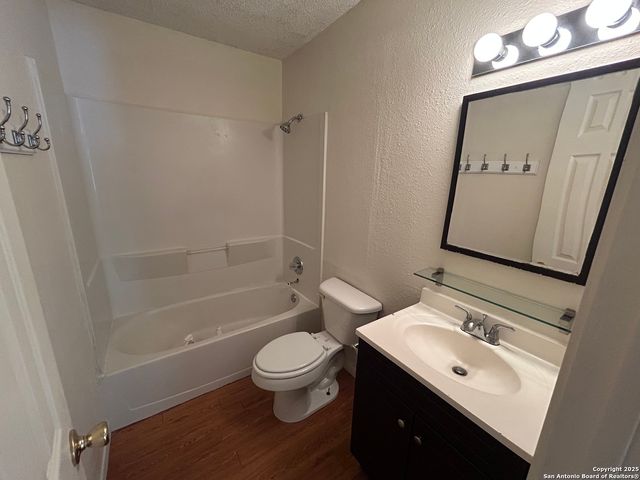 1324 S Mesquite, New Braunfels, TX 78130