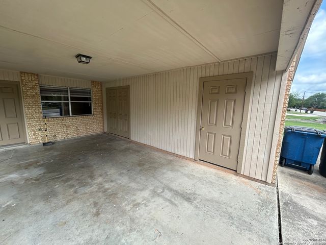 1324 S Mesquite, New Braunfels, TX 78130