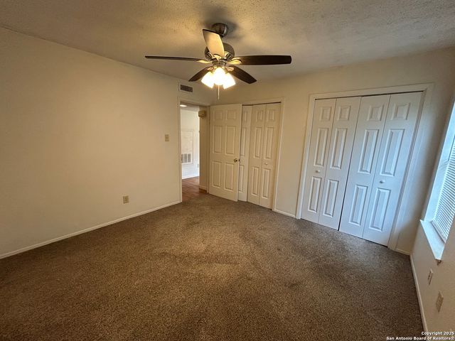 1324 S Mesquite, New Braunfels, TX 78130