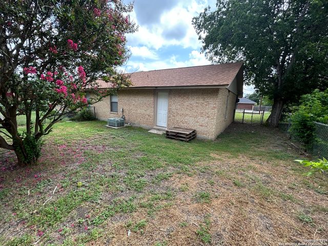 1324 S Mesquite, New Braunfels, TX 78130