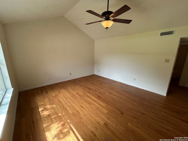 1324 S Mesquite, New Braunfels, TX 78130
