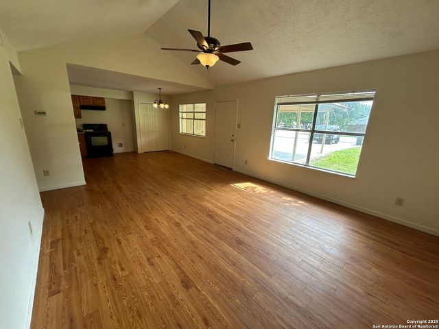 1324 S Mesquite, New Braunfels, TX 78130