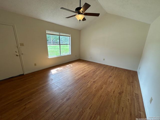 1324 S Mesquite, New Braunfels, TX 78130