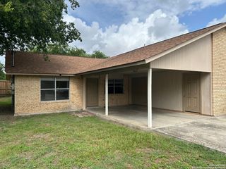 1324 S Mesquite, New Braunfels, TX 78130