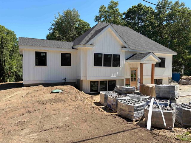 5 Birch Drive, Newmarket, NH 03857