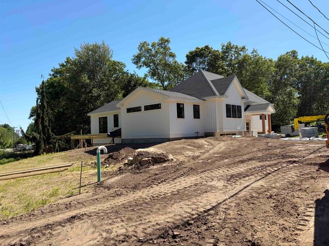 5 Birch Drive, Newmarket, NH 03857
