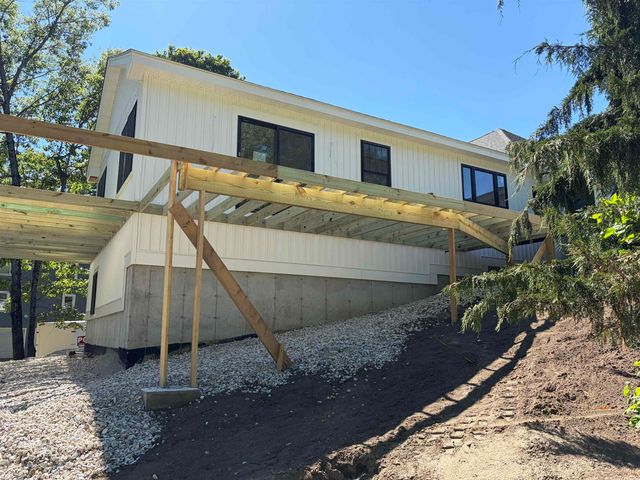 5 Birch Drive, Newmarket, NH 03857