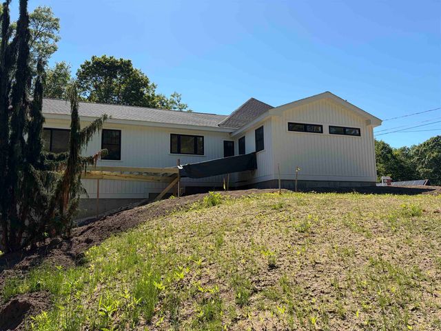 5 Birch Drive, Newmarket, NH 03857