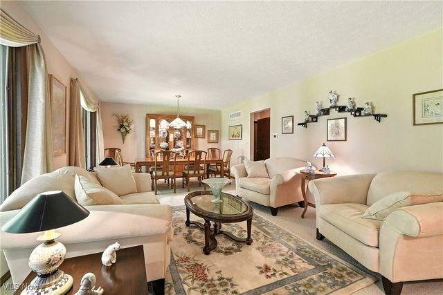 14759 Hillbrook Lane N, Chagrin Falls, OH 44022