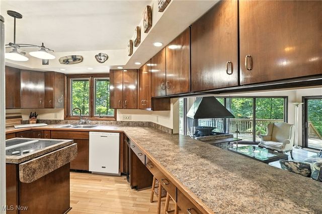 14759 Hillbrook Lane N, Chagrin Falls, OH 44022