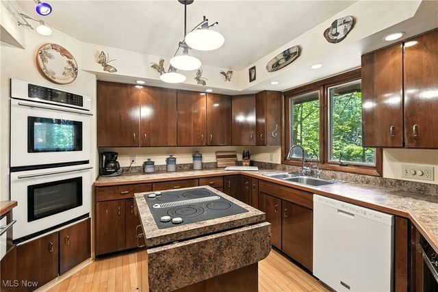 14759 Hillbrook Lane N, Chagrin Falls, OH 44022