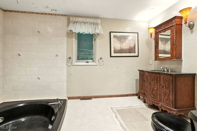 14759 Hillbrook Lane N, Chagrin Falls, OH 44022