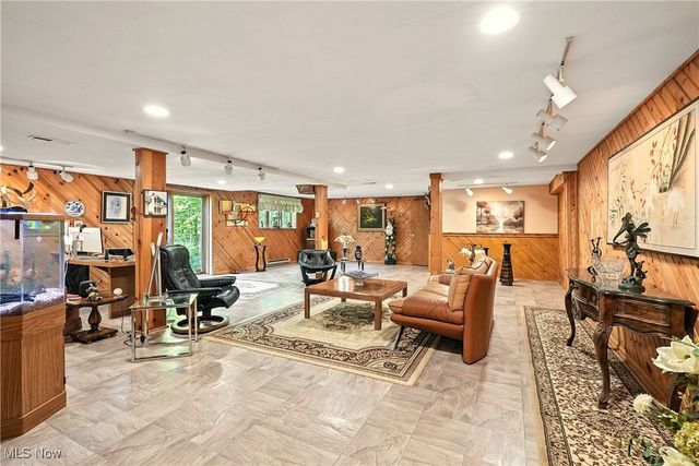 14759 Hillbrook Lane N, Chagrin Falls, OH 44022