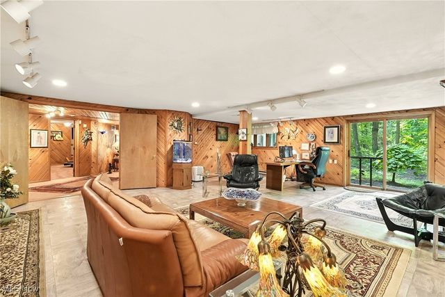 14759 Hillbrook Lane N, Chagrin Falls, OH 44022