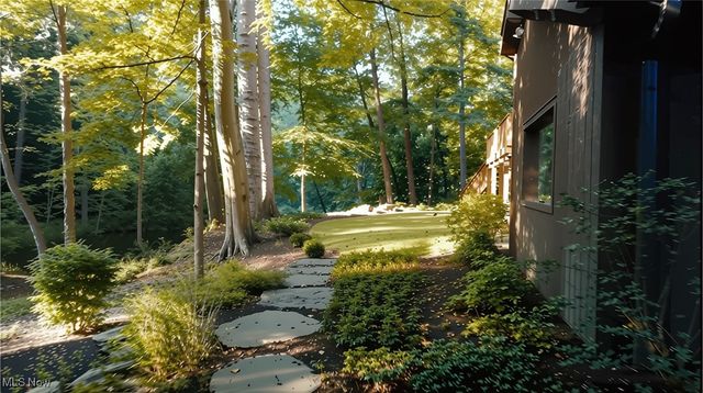 14759 Hillbrook Lane N, Chagrin Falls, OH 44022