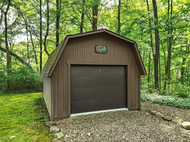 14759 Hillbrook Lane N, Chagrin Falls, OH 44022