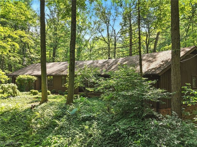 14759 Hillbrook Lane N, Chagrin Falls, OH 44022