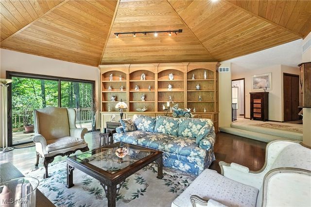 14759 Hillbrook Lane N, Chagrin Falls, OH 44022