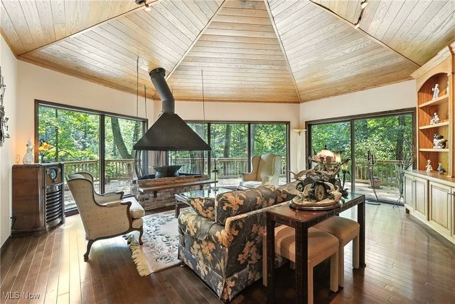 14759 Hillbrook Lane N, Chagrin Falls, OH 44022