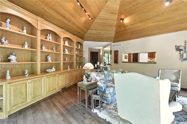 14759 Hillbrook Lane N, Chagrin Falls, OH 44022