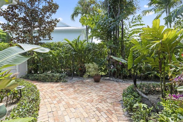 14049 Port Circle, Palm Beach Gardens, FL 33410
