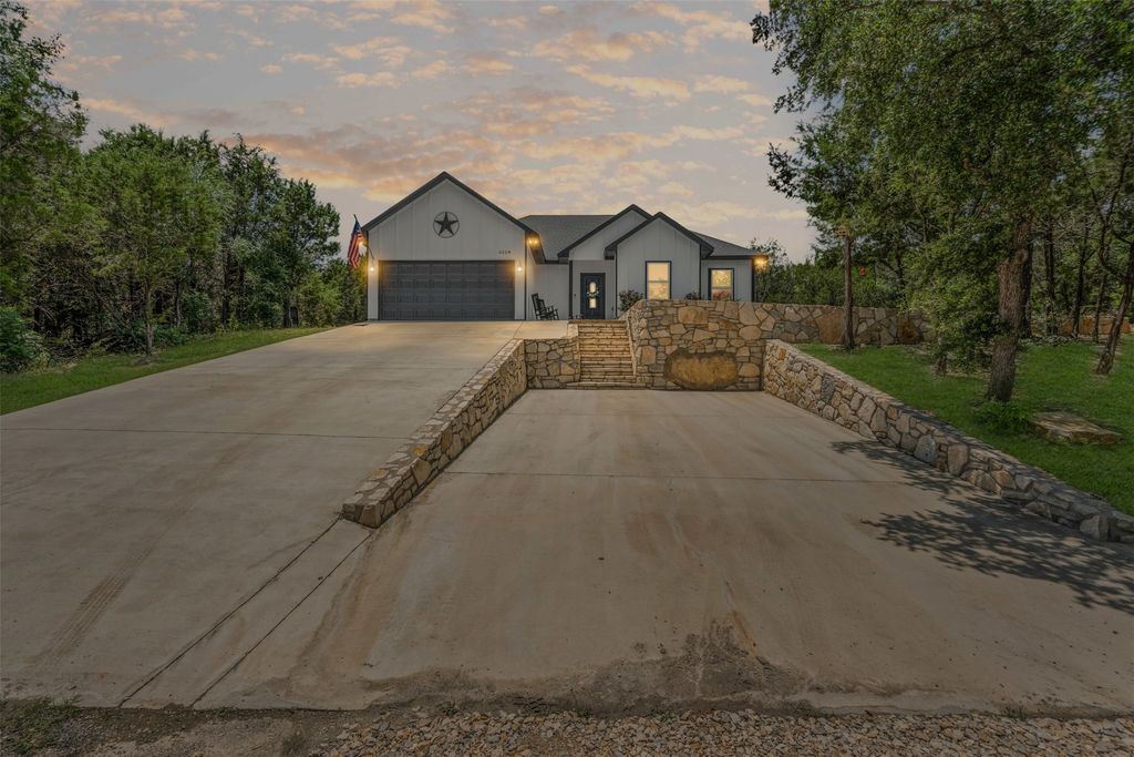 3228 Lakeside Drive, Granbury, TX 76048