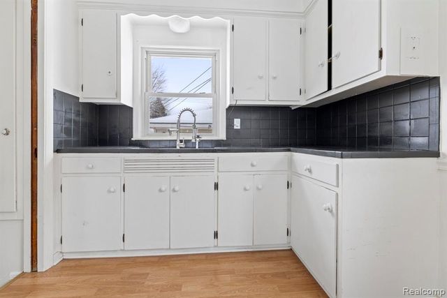 6690 Deering Street, Garden City, MI 48135