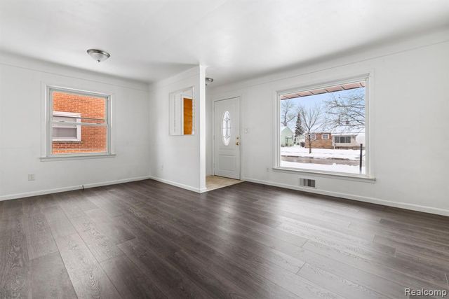 6690 Deering Street, Garden City, MI 48135