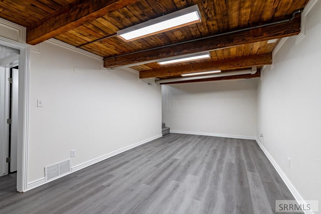 Image 19 of property listing at 2710 E 17th Street, Ammon, ID 83406