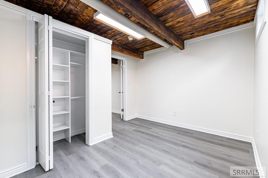 Image 21 of property listing at 2710 E 17th Street, Ammon, ID 83406