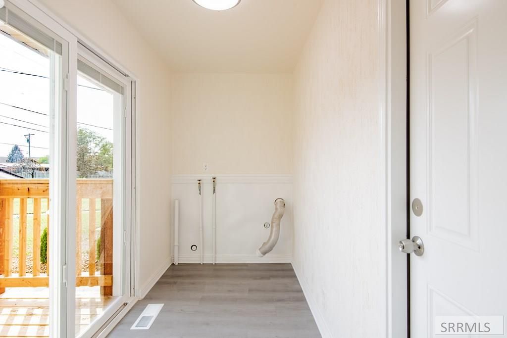 Image 29 of property listing at 2710 E 17th Street, Ammon, ID 83406