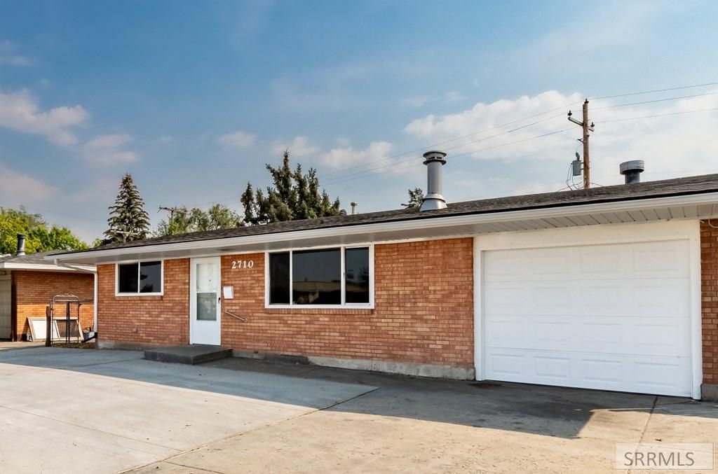 Image 3 of property listing at 2710 E 17th Street, Ammon, ID 83406