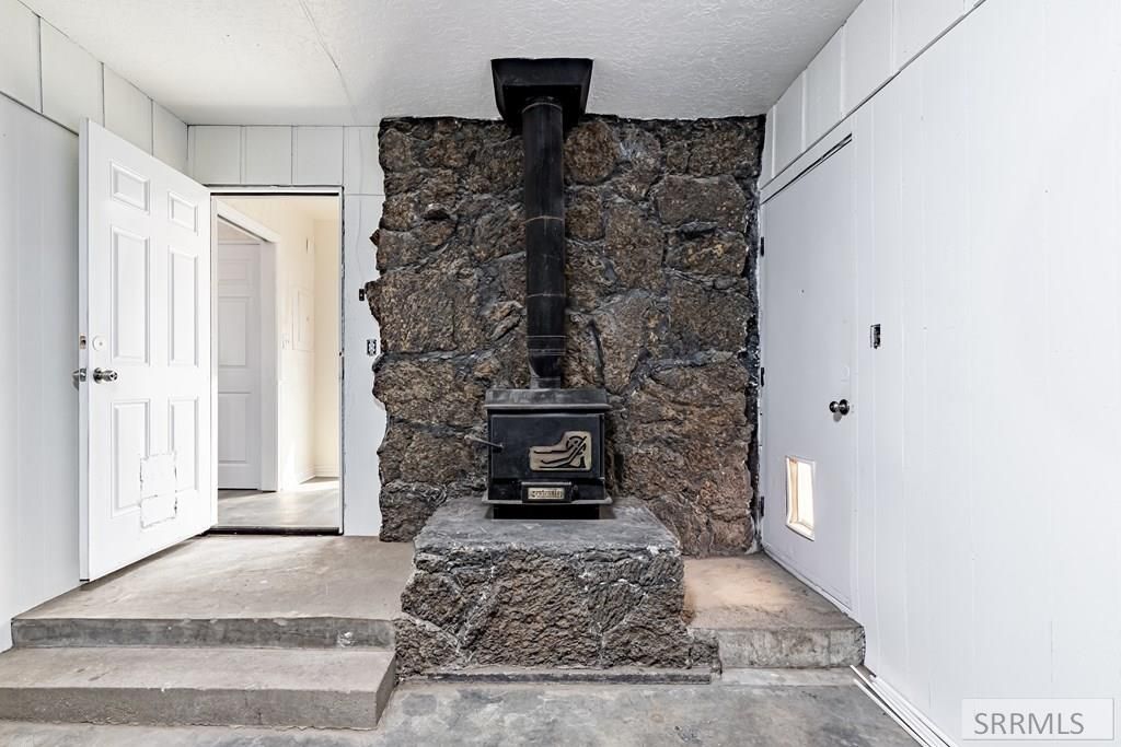 Image 31 of property listing at 2710 E 17th Street, Ammon, ID 83406