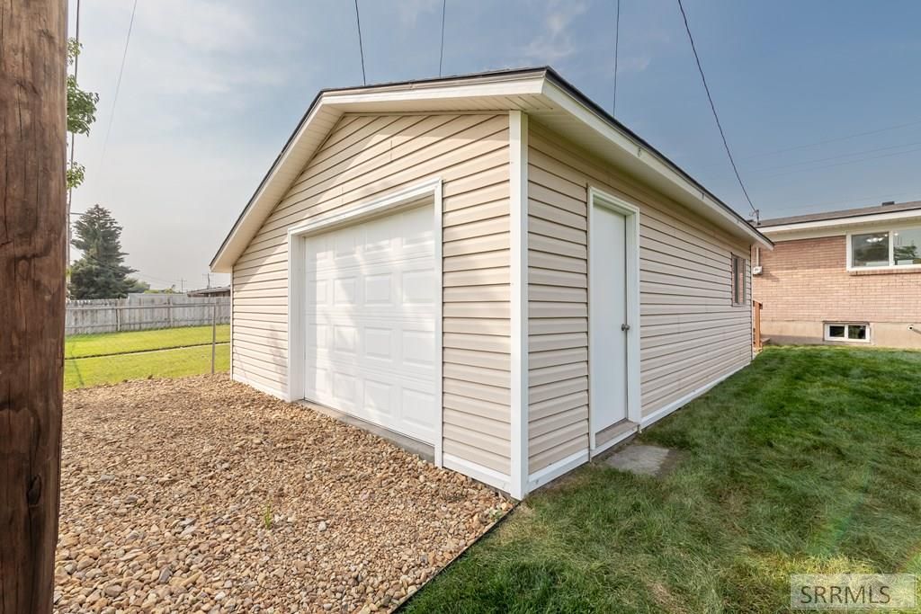 Image 35 of property listing at 2710 E 17th Street, Ammon, ID 83406