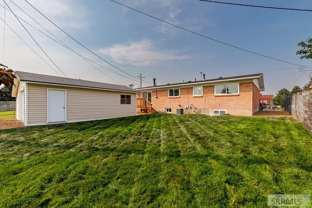 Image 36 of property listing at 2710 E 17th Street, Ammon, ID 83406