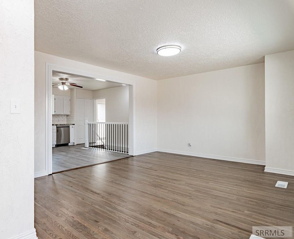 Image 4 of property listing at 2710 E 17th Street, Ammon, ID 83406