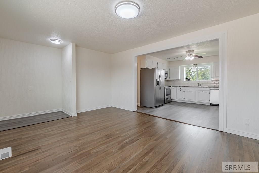 Image 6 of property listing at 2710 E 17th Street, Ammon, ID 83406