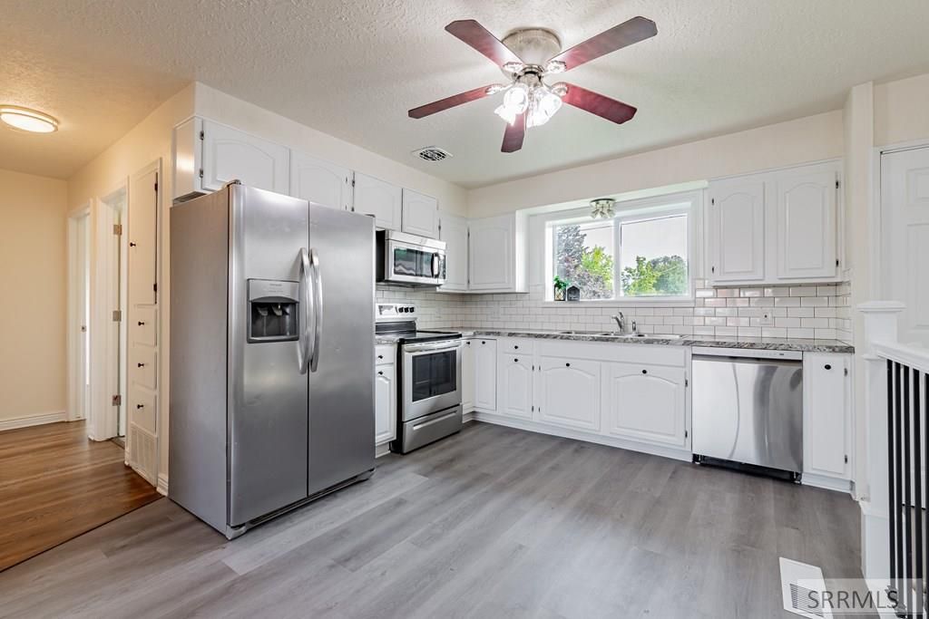 Image 9 of property listing at 2710 E 17th Street, Ammon, ID 83406