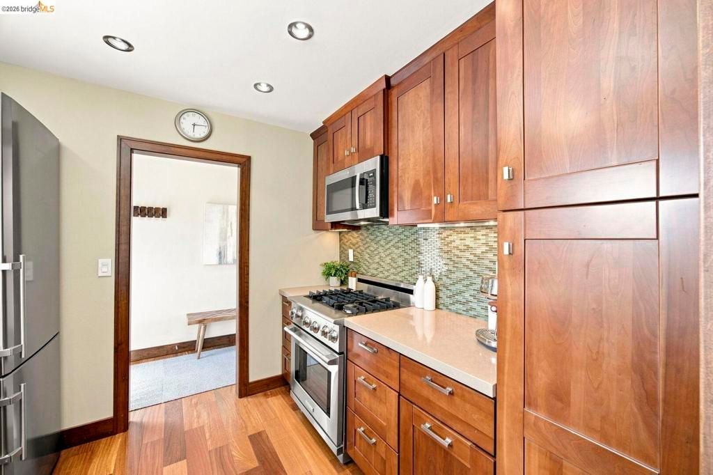 Image 12 of property listing at 1897 Ascot DR, Moraga, CA 94556