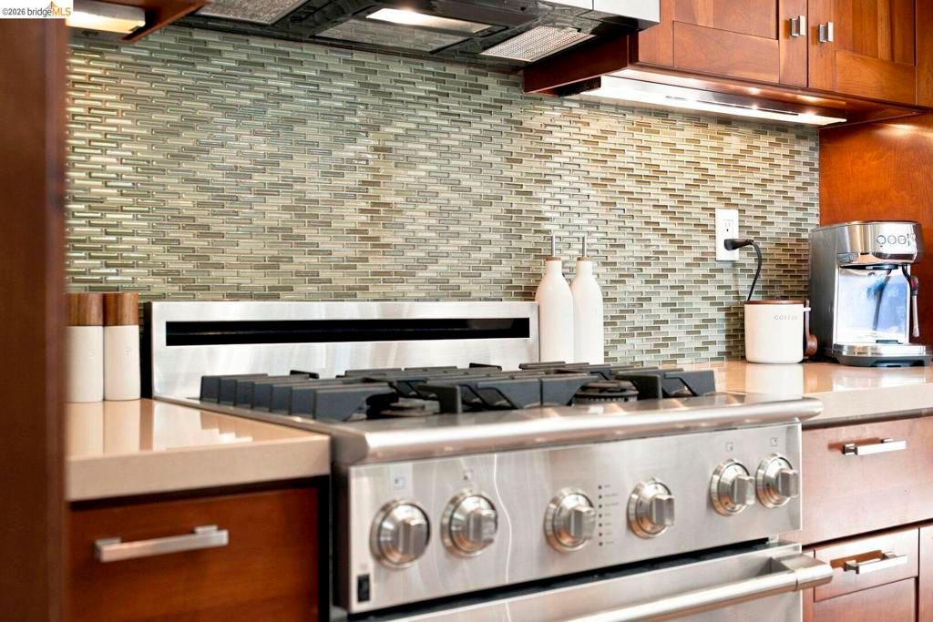 Image 13 of property listing at 1897 Ascot DR, Moraga, CA 94556