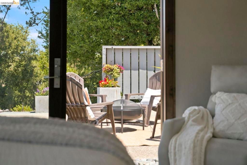 Image 19 of property listing at 1897 Ascot DR, Moraga, CA 94556