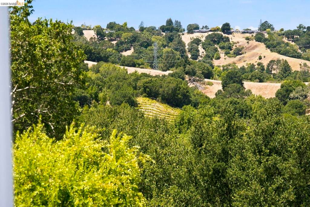 Image 21 of property listing at 1897 Ascot DR, Moraga, CA 94556