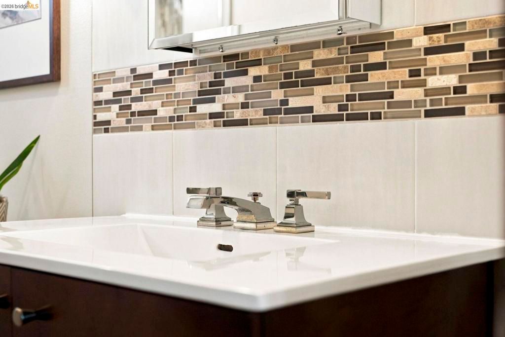 Image 23 of property listing at 1897 Ascot DR, Moraga, CA 94556
