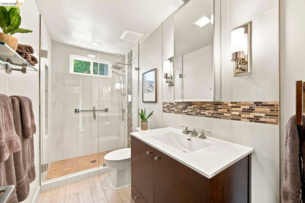 Image 24 of property listing at 1897 Ascot DR, Moraga, CA 94556