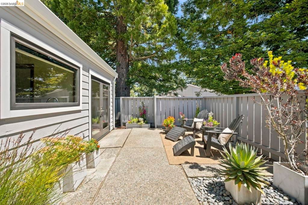 Image 3 of property listing at 1897 Ascot DR, Moraga, CA 94556